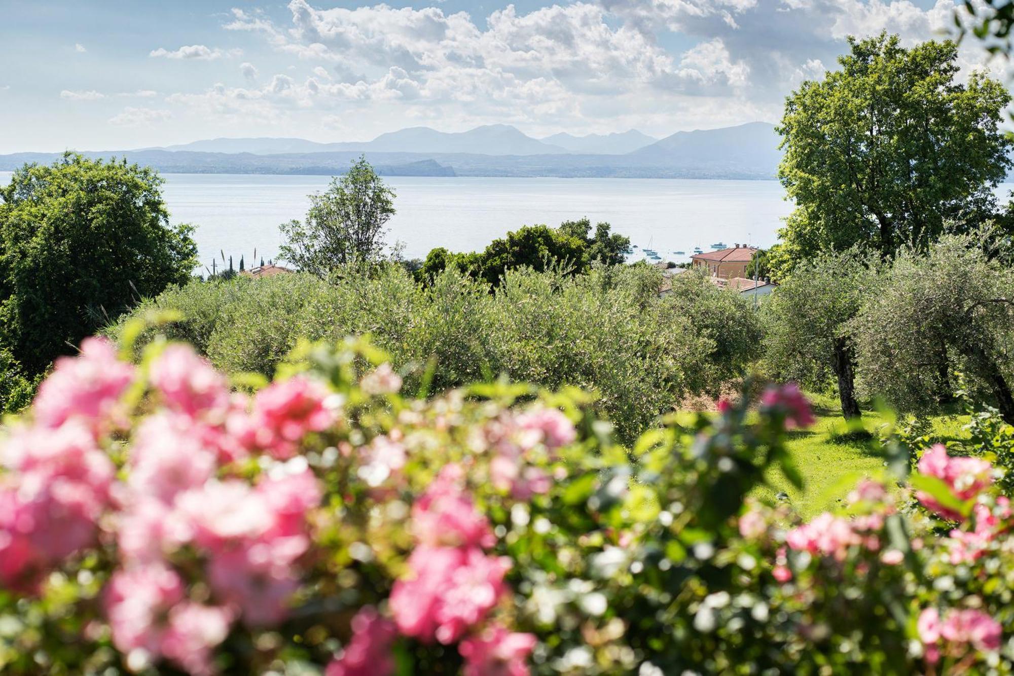 Villa Con Vista Mozzafiato Sul Lago Bardolino Exterior photo